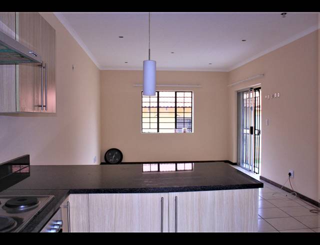 3 BEDROOM TOWNHOUSE SOLD IN MOOIKLOOF RIDGE